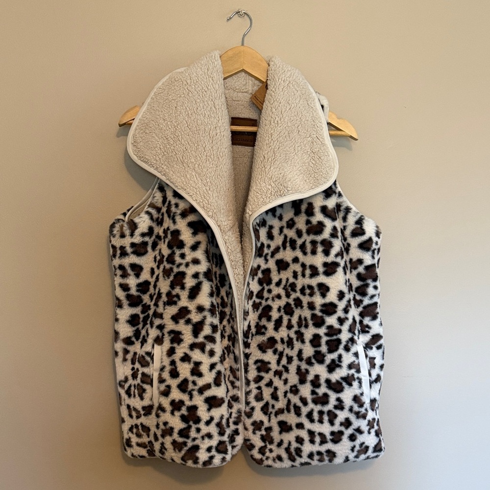 C.C Cream Reversible Sherpa Vest - Picture 5 of 5